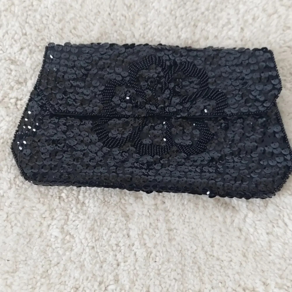 La Regale Vintage Black Sequined Evening Bag with seed Beaded flower